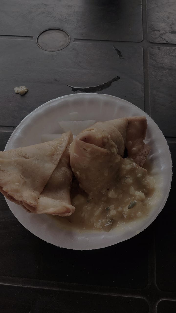 Samosa served with chole